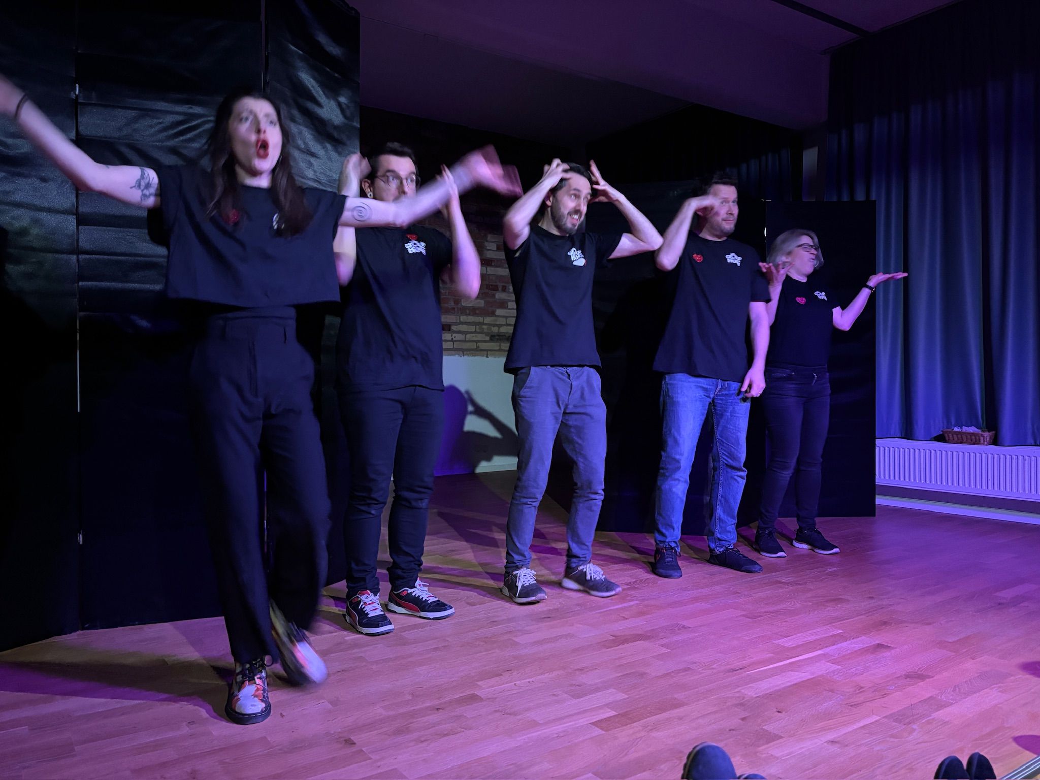 Group Hug Impression 76