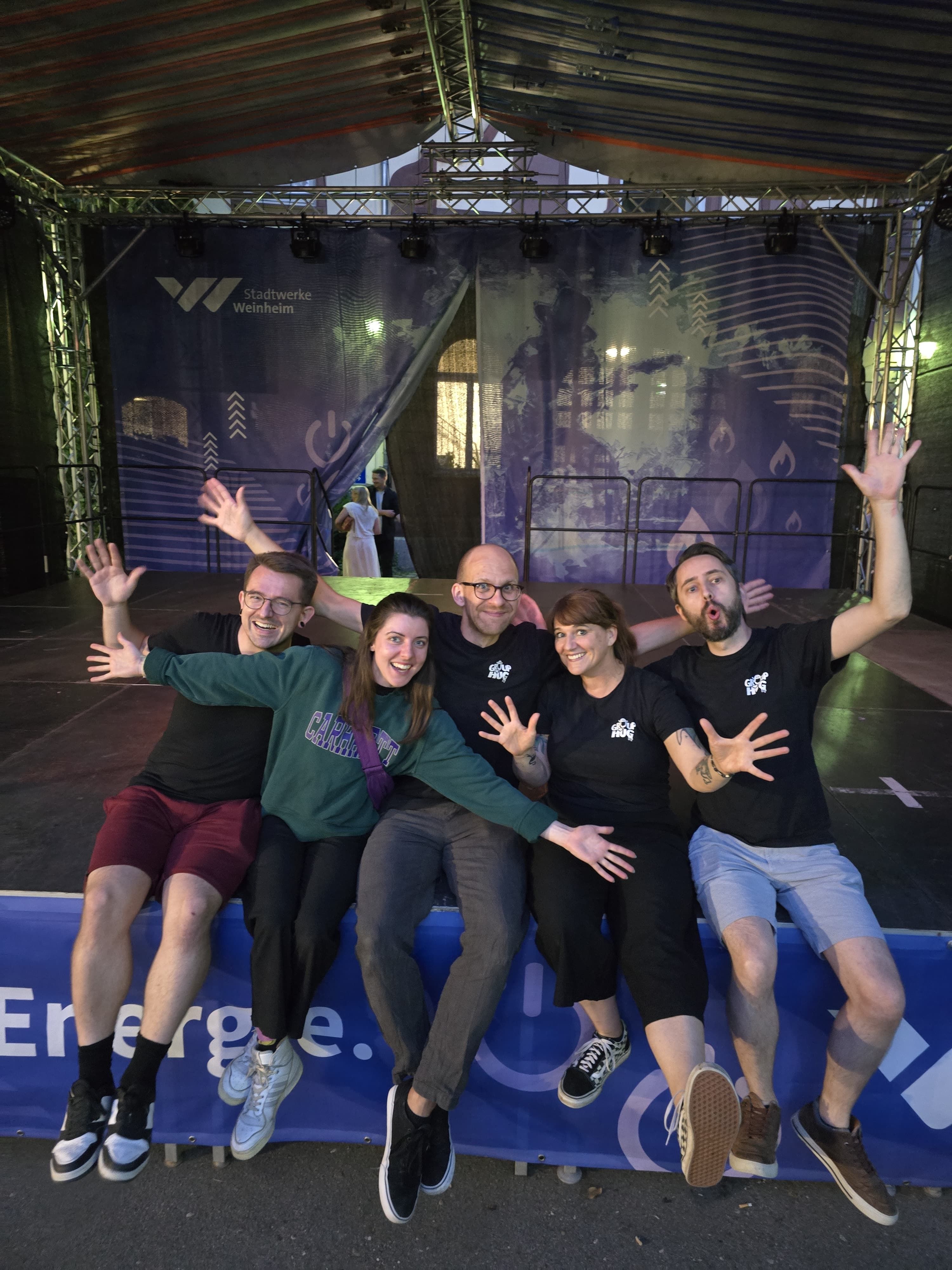 Group Hug Impression 54