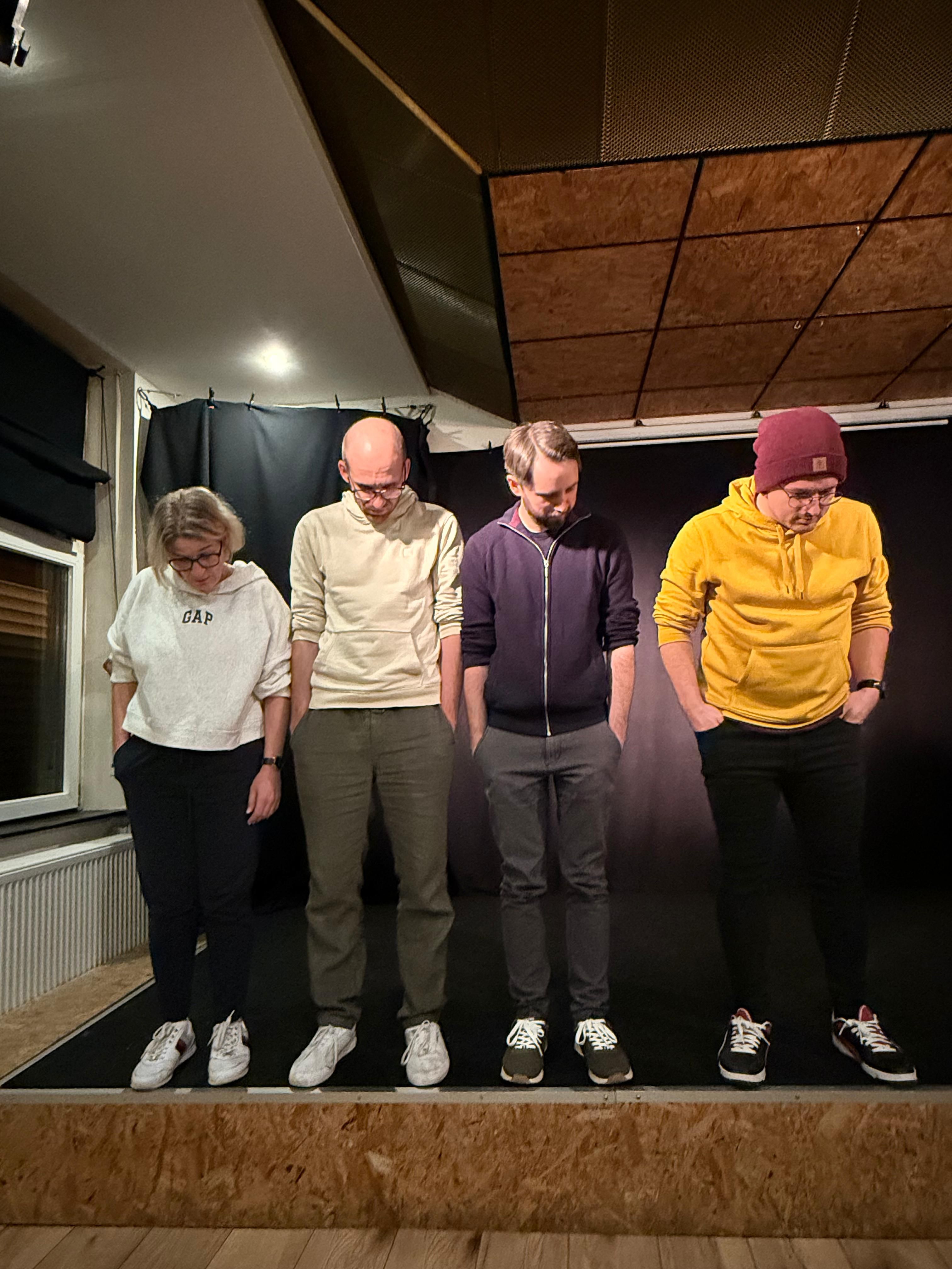 Group Hug Impression 56